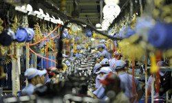 Parecer da 6x1 é adiado em meio à pressão para transição de 10 anos