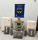 Passageira de Santa Catarina é presa na fronteira com malas "recheadas" de drogas