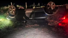 Traficante foge a pé após capotar carro com 1,5 tonelada de maconha