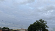 Dia de céu nublado, com sol podendo aparecer ao longo do dia em Dourados