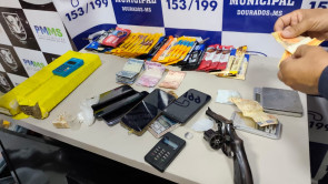 Grupo é preso em "boca de fumo" na Vila São Braz e apreende drogas, arma e objetos "suspeitos"