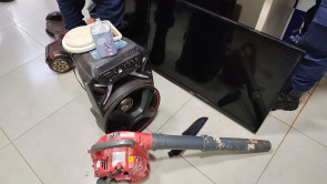 Grupo é preso em "boca de fumo" na Vila São Braz e apreende drogas, arma e objetos "suspeitos"