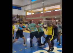 Jogo de futebol infantil termina em briga generalizada em Dourados