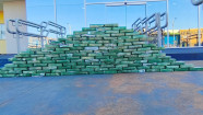 PRF encontra carga milionária de cocaína escondida em fundo falso de carreta e prende motorista