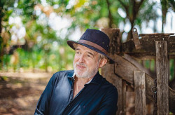 Paulo Simões apresenta show “Sonhos Guaranis” em Dourados