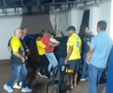 Eleição na Leda tem pancadaria e integrante do Ubiratan agredindo adversário pelas costas