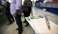Mega-Sena acumula e prêmio principal vai para R$ 8 milhões