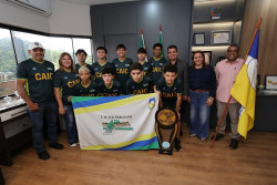 Prefeito recebe alunos do Caic que vão disputar Jogos Escolares Estaduais na Capital