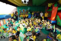 Marçal Filho participa da Festa da Copa em creche e destaca civismo na infância