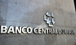 Mercado financeiro eleva previsão da Selic para 13,75% ao ano