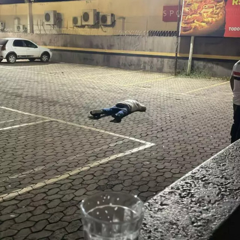 Chefe do tráfico é executado com tiros na cabeça e no tronco em estacionamento de pizzaria