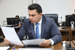 Dalton quer ação integrada no enfrentamento a problemas crônicos na Praça Paraguaia