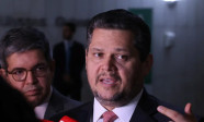 Alcolumbre mantém PEC 6x1 travada em semana esvaziada no Senado
