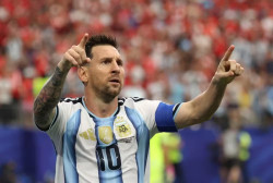 Messi marca 2, classifica Argentina, supera Klose e é o maior artilheiro da história das Copas