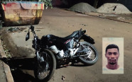 Motociclista morre após bater em caçamba de entulho