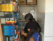 Ação conjunta identifica armazenamento e venda irregular de remédios; farmacêutico é preso