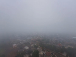 Céu fechado e neblina marcam o início do dia em Dourados; previsão indica sol e tempo firme