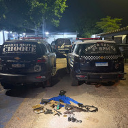 Um dos suspeitos de envolvimento na morte de PM morre em confronto; outro foi preso