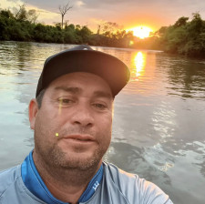 Corpo de Bombeiros e pescadores procuram por guia desaparecido desde quarta