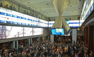 Ibovespa volta aos 174 mil pontos com aposta na Selic, e dólar cai