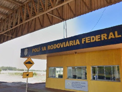 Mulher é presa pela PRF com 800 gramas de haxixe escondidos na cintura na BR-463
