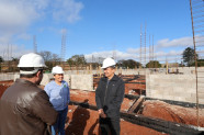 Prefeito vistoria obra emblemática que vai transformar a saúde de Dourados