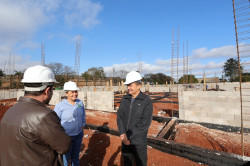 Prefeito vistoria obra emblemática que vai transformar a saúde de Dourados