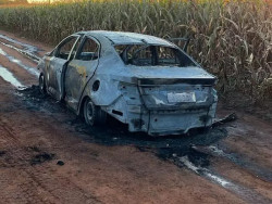 Carro que teria sido usado em execução de ex-presidiário é encontrado queimado no Paraguai
