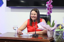 Prefeitura abre sindicância contra Ana Paula por não cumprir horário como professora da Reme
