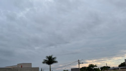 Frente fria chega e Dourados pode ter chuva neste domingo