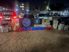 Casal é preso com uma tonelada de maconha após polícia flagrar veículo deixando entreposto de droga