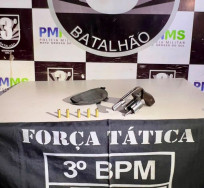 Força Tática prende jovem de 21 anos por porte ilegal de arma de fogo em Dourados