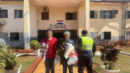 Homem preso por espancar enteada autista de 6 anos é levado para penitenciária