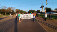 Moradores protestam pedindo duplicação da BR-463 e passarela para ciclista e pedestres