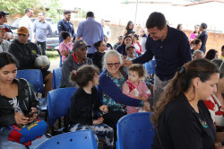 Prefeitura garante escritura, reforma de moradias e energia regular para famílias do Vida Nova Porã