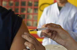 Campanha de Multivacinação 2026 atualiza cadernetas de crianças e adolescentes