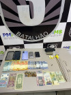 Dupla é presa em flagrante com ddólar e euro em “boca de fumo”