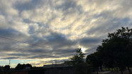 Dia de céu nublado, sol aparece e meteorologia prevê chuva à noite em Dourados