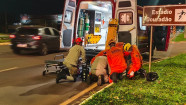 Motociclista é socorrido após bater em placa na Coronel Ponciano e morre no hospital