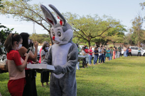 Secretária de Educação ignora mortes pela covid e faz confraternização de Páscoa