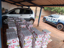 Polícia apreende 1.150 pacotes de cigarros após veículo sair da pista