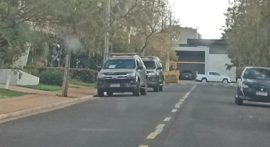 Operação contra lavagem de dinheiro cumpre mandado de busca no Ecoville, em Dourados