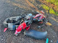 Batida entre moto e caminhã mata mulher e deixa homem ferido na MS-156