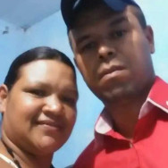 Mulher é morta a facadas após dicussão com o marido, que está foragido