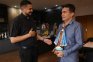 Prefeito recebe imagem de Nossa Senhora Aparecida e destaca tradição da 27ª Romaria