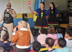 Alunos aprendem sobre educação no trânsito de forma lúdica em Dourados