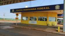 PRF encontra cocaína preso ao corpo de passageira na BR-463