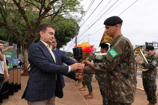Marçal Filho acende “Chama da Pátria” e reforça cidadania durante solenidade