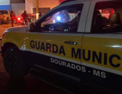 Menos de uma hora após intimação, homem retorna à residência e é preso pela Guarda