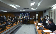 Comissão aprova MP da taxa das blusinhas: texto segue a plenários